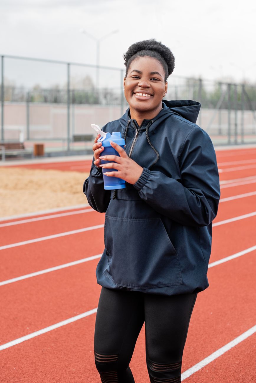 Atleta mulher praticando corrida ao ar livre
